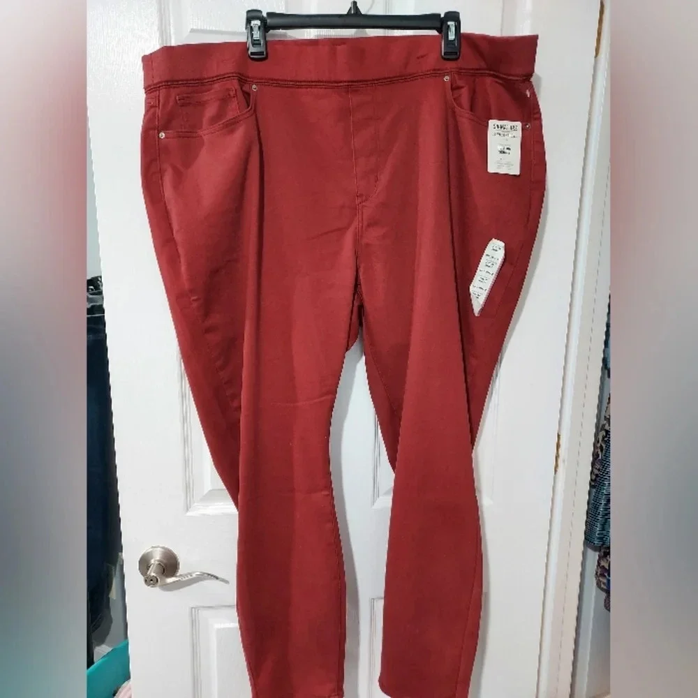 NWOT Signature Gold Levi Strauss Brick Pull-On Skinny Pants in Size 26 M W38 L30